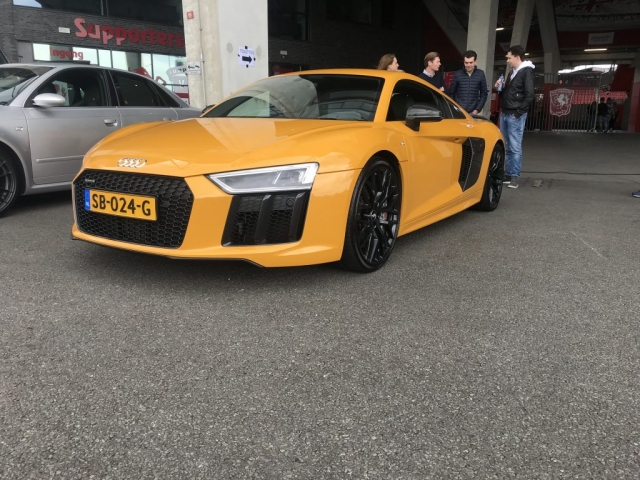 Audi R8 V10+