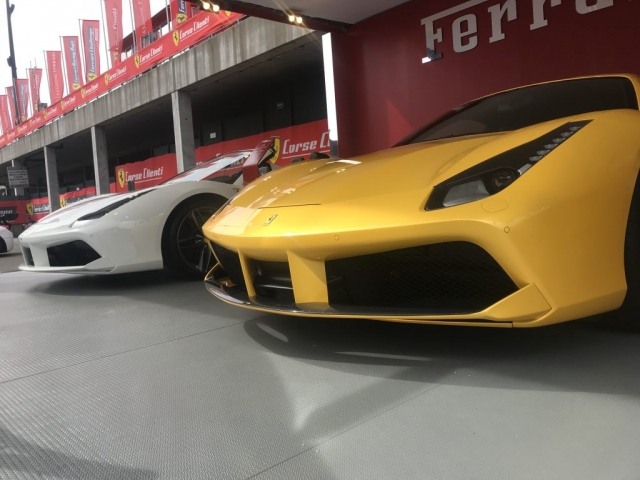 2 Ferrari 488 GTB's