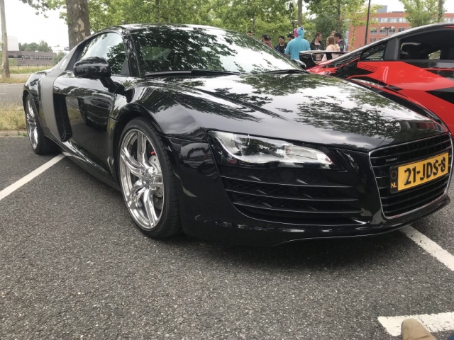 Audi R8 V8